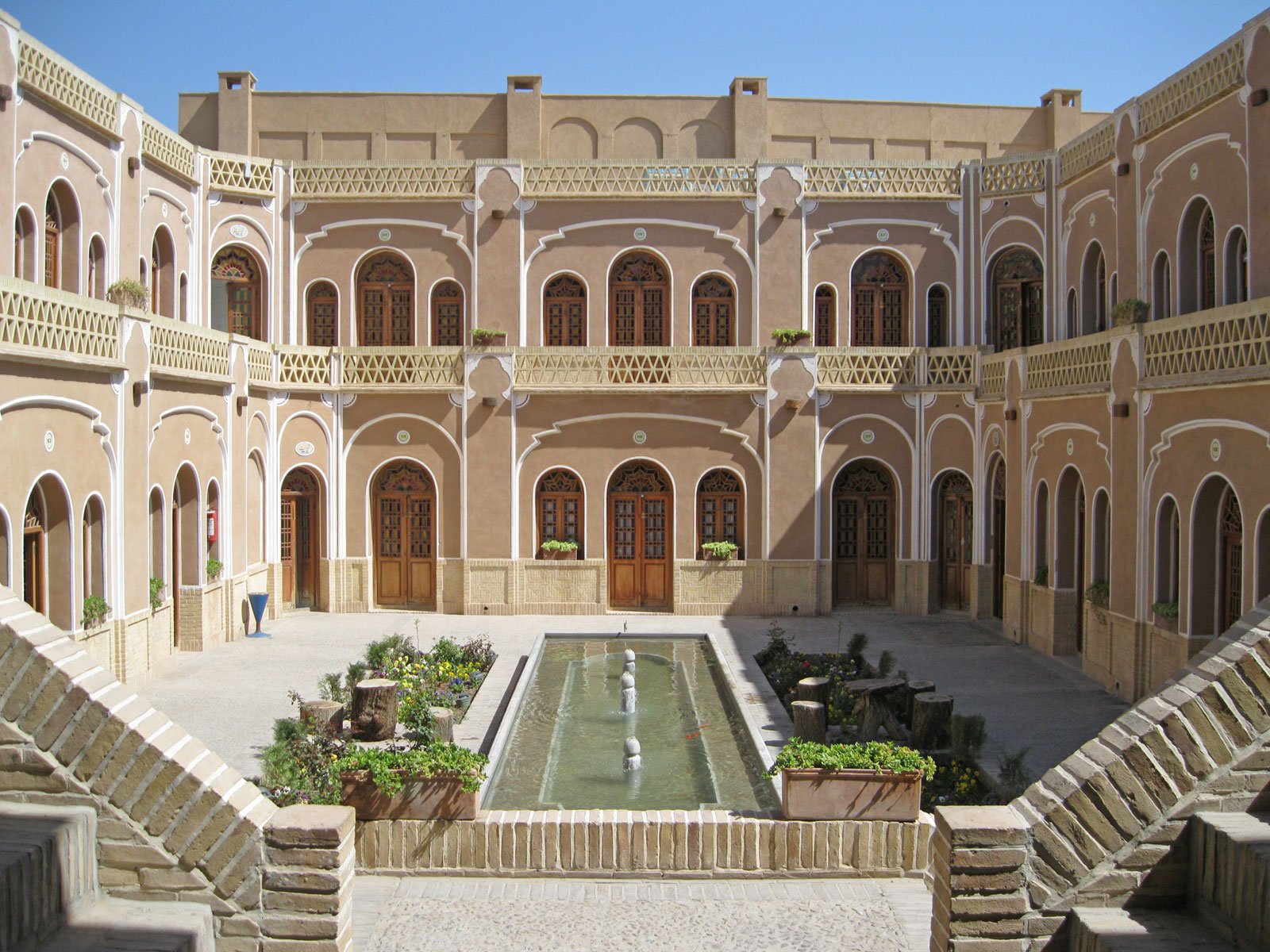 خانه لاریها