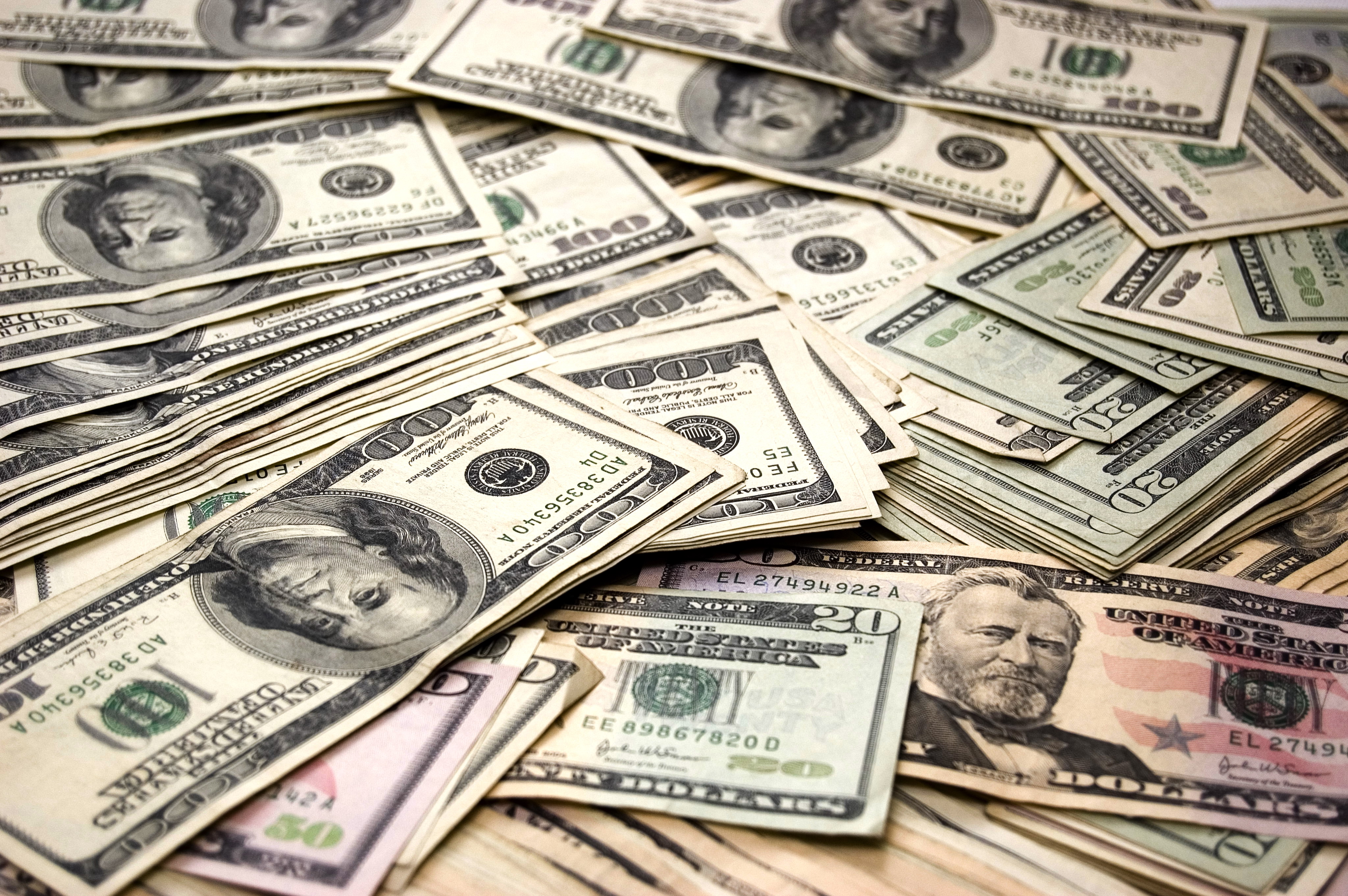 ارز - مقدار مجاز ورود و خروج ارز توسط مسافر 
