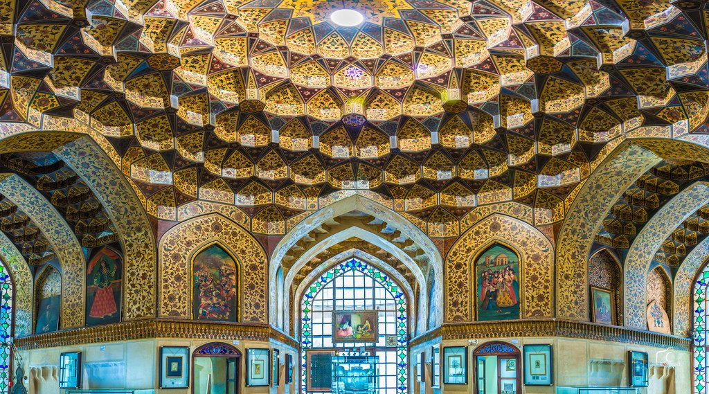 inside-of-pars-musium