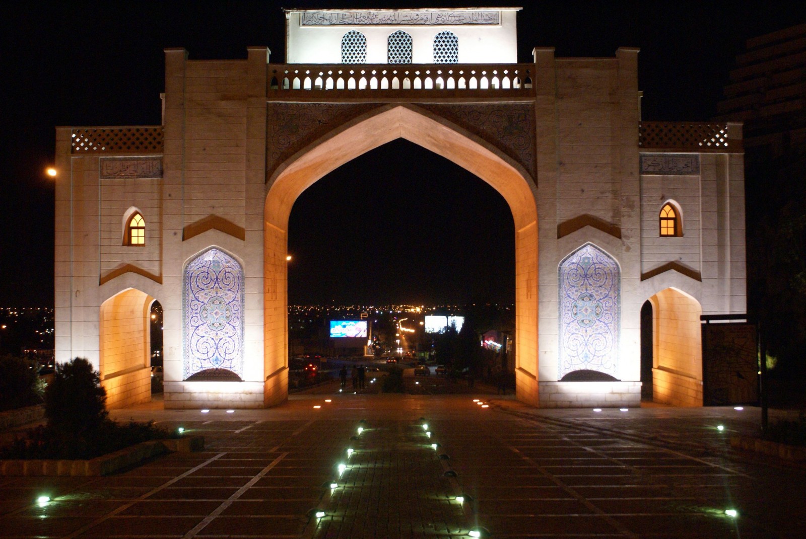 qoran-gate-shiraz2
